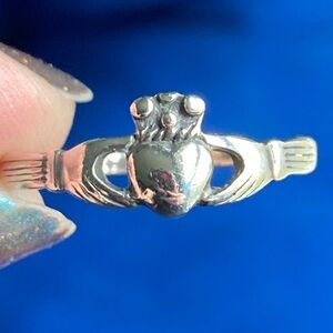 Vintage 90s Sterling Silver Claddagh Ring | sz 7.5
